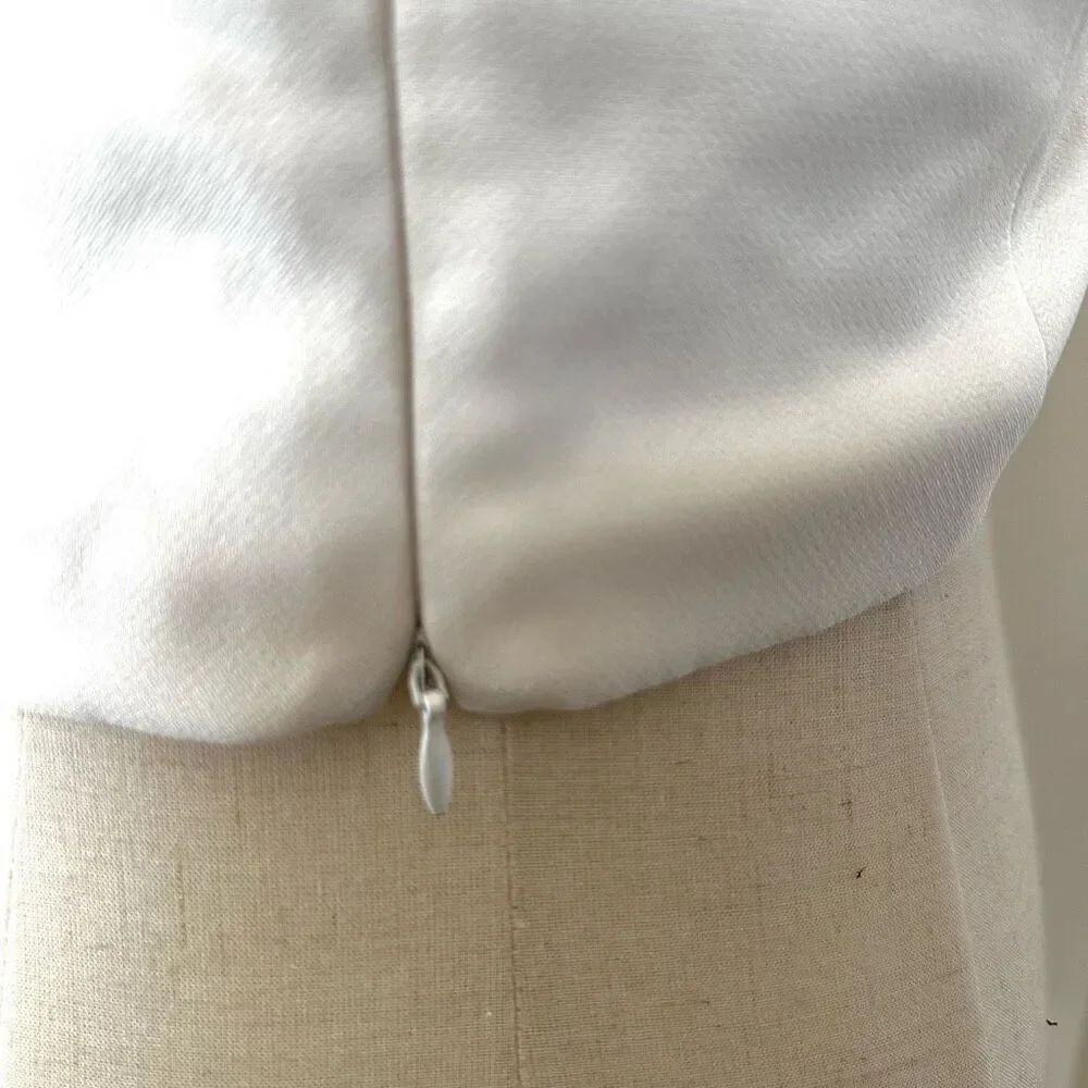 Chicwish Savvy cream crossover cropped sleeveless top - Picture 5 of 9